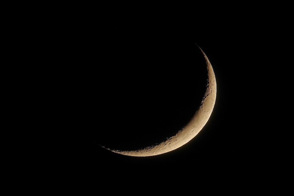 Citizens are to observe the crescent moon during the appropriate times. File photo